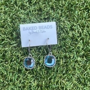 Gorgeous & glistening faceted blue earrings